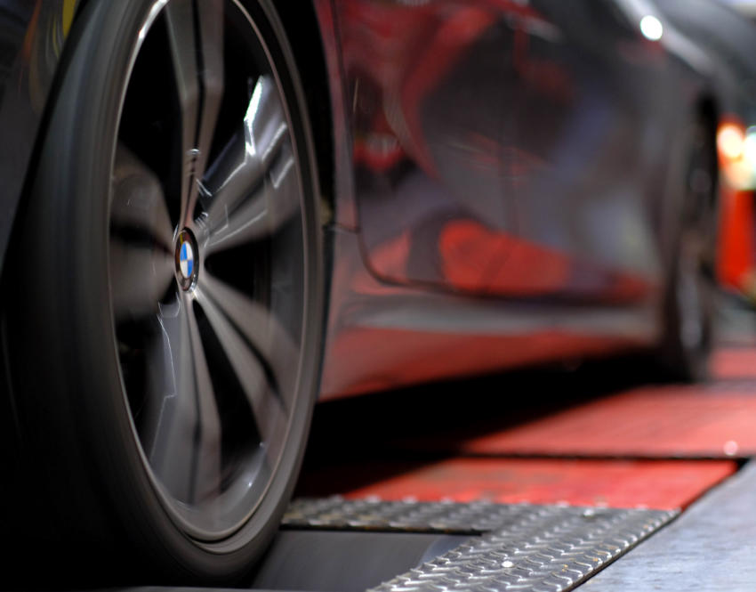 BAckground Image, BMW on rolling road